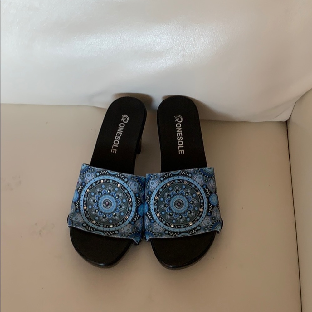 One Sole sandals with small heel size 6